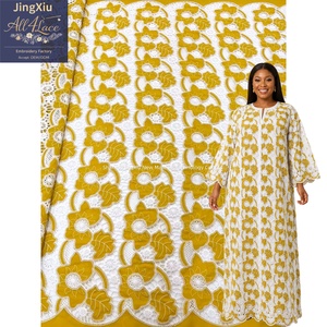 Elegante Tela de Encaje Guipur Floral Amarillo Mostaza y Blanco con Borde Festoneado para Vestido Boubou Kaftan Aso Ebi Nigeriano - Product Image 1