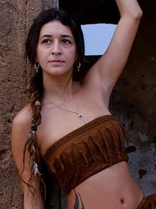 Top Bandeau Artesanal de Macramé Marrón con Flecos de Algodón, Top Corto sin Tirantes Estilo Boho Chic, Top Tribal Pixie para Festivales - Product Image 2