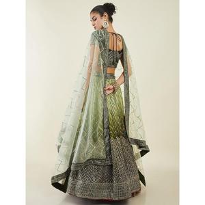 Lehenga choli ชุดแต่งงานผ้าไหมศิลปะเลื่อมสีเขียวที่น่าอัศจรรย์ - Product Image 6