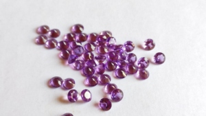 Ametyste naturelle taille personnalisée, 4 mm, taille brillant ronde, qualité AAA, violet foncé, gemmes calibrées d'Inde pour la joaillerie - Product Image 4