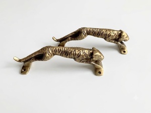 Poignée de porte en fer forgé thermolaqué résistant à la rouille avec motif de tigre exquis, installation facile, décoration de portail de 3 mètres - Product Image 1