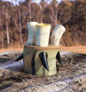 Corne sculptée de style viking en matériau organique de haute qualité et durable pour la dégustation de bière et de vin, décoration de Noël pour la maison, Inde - Product Image 2