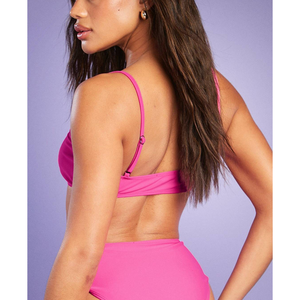 Soutien-gorge de sport minimaliste personnalisé à fines bretelles, Leggings de sport ajustés, Haut de sport, Vêtements de sport ODM OEM, Tenues d'entraînement respirantes, Soutien-gorge de yoga pour femme - Product Image 6