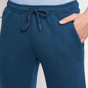 Conjunto Deportivo de Invierno para Hombre con Estampado Acid Wash - Conjunto Resistente para un Movimiento Cómodo y un Estilo de Vida Activo - Product Image 3