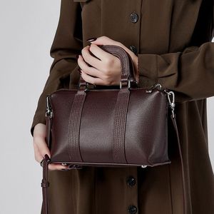 Bolso Boston para Mujer, Cuero Genuino, Estilo Clásico, Cierre de Cremallera, Correa Extraíble, Patrón Saffiano, Bolso de Mano para Uso Diario - Product Image 6