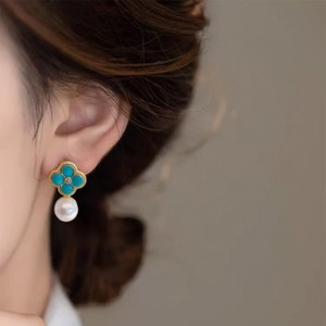 Pendientes de Flor de Cuatro Hojas de Turquesa de Alta Gama, Tapones para los Oídos Compactos de Lujo, Perlas Populares en Internet - Product Image 4