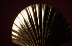 Sujetalibros Decorativos Modernos de Metal Dorado con Textura Fundida, Artículo de Decoración para Oficina y Biblioteca, Venta al por Mayor - Product Image 5