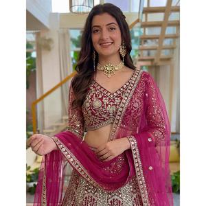 Ensemble élégant de lehenga, blouse et dupatta avec broderie de sequins et de cordon pour mariages, fêtes et occasions festives indiennes - Product Image 6