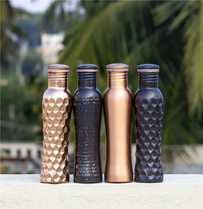 Bouteille d'eau en cuivre avec emballage haut de gamme pour usage quotidien, bureau, voyage, cadeau personnalisé, bouteille d'eau en cuivre au meilleur prix - Product Image 1