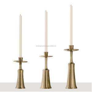 Support à bougies en aluminium moulé à facettes en gros • Trio de vaisselle de table de luxe en laiton vieilli - Product Image 1