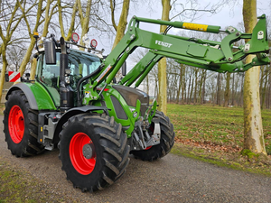 TRACTOR AGRÍCOLA USADO FENDT 724 GEN6 PROFI PLUS CARGO 5X90 CON CARGADOR FRONTAL, PRIMERA MANO, 2022, EN BUEN ESTADO - Product Image 1