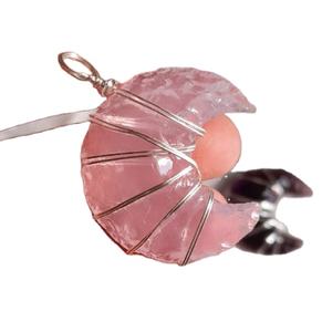 Pendentif en forme de lune en opale, pierre précieuse naturelle, avec aura d'ange, agate, quartz, motif religieux, sculpté, enroulé de fil, en forme de pointe de flèche - Product Image 4