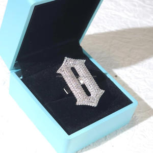 Anillo de Boda Personalizado con Iniciales en Moissanita Helada, Número y Letra Personalizados, Joyería Hip Hop, Plata de Ley con Baño de Rodio, Clásico - Product Image 3
