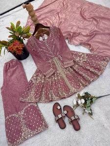 ชุดคุर्ติและกางเกงพลลาโซแบบปักลายสำหรับงานแต่งงานและงานเฉลิมฉลอง พร้อมผ้าคลุมไหล่แฟนซีและงานปักประณีต - Product Image 6