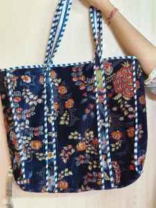 Bolso Tote Casual de Diseño para Mujer, Calidad Premium, Algodón y Terciopelo Acolchado, Patrón Floral Multicolor, Dos Asas, Cierre Abierto - Product Image 4