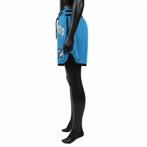 Shorts de malla de poliéster transpirable de 160 GSM para mujer, color azul cielo con paneles laterales negros, logotipo personalizado por transferencia térmica, shorts para mujer - Product Image 3