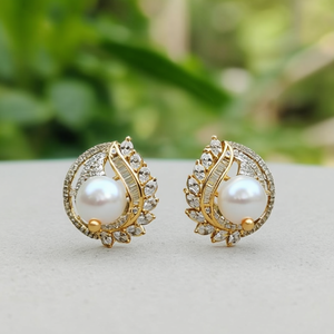Zinc Alloy Floral Stud Earrings with Imitation Pearl and 14K Gold Plating - Product Image 2