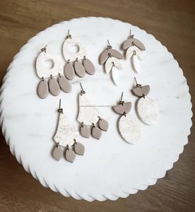 Pendientes de Aro y tuerca de resina chapados en oro hechos a mano, joyería de uso occidental para mujeres y niñas, Material principal de cobre para bodas - Product Image 3