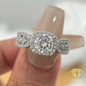 Bague de fiançailles élégante en argent sterling 925 avec trois diamants de laboratoire taille coussin, bijoux de mariage pour femmes - Product Image 5