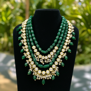 Conjunto de Joyería Tradicional Chapada en Oro con Kundan y Cuentas en Capas para Mujer |   Elegante Collar de Varias Capas con Pendientes a Juego - Product Image 3