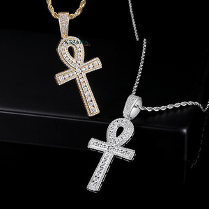Pendentif croix plaqué or avec diamant de laboratoire, tendance, avec cristal rond, charme religieux, unisexe, à porter au quotidien - Product Image 1
