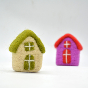 Casas de Fieltro Personalizadas, Adornos Navideños Pequeños Hechos a Mano con Agujas, Decoraciones Navideñas de Lana al por Mayor para Chimenea y Árbol - Product Image 4