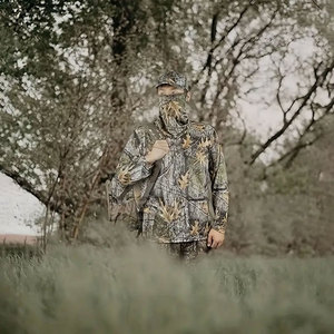 Dépassez vos limites avec des chemises de performance pour hommes conçues pour les entraînements intenses, la course à pied et les activités énergiques. - Product Image 3