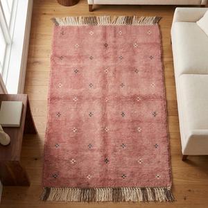 Tapis de luxe en laine tuftée à la main de style marocain rose poudré, doux et moelleux, motif tribal, tapis décoratif avec franges et pompons - Product Image 2