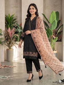 ESTA TEMPORADA DE BODAS, POR FAVOR, LLEVE NUESTRO HERMOSO TOP BORDADO CON LENTEJUELAS, PANTALONES PLAZZO CON DUPATTA EN 3 HERMOSOS COLORES - Product Image 2