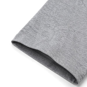 Camisetas deportivas extragrandes para hombre, personalizadas con impresión, fabricadas con tela de poliéster para gimnasio, entrenamiento y running. - Product Image 5
