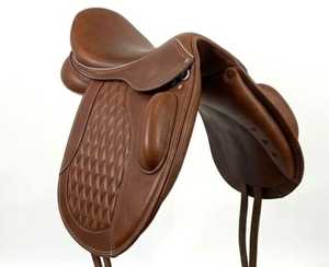 Selle de cheval FAB Premium en cuir noir et rouge avec arceau en bois |   Selle de course et de dressage professionnelle pour l'équitation anglaise - Product Image 5