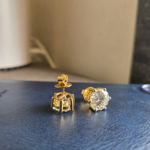 Boucles d'oreilles clous en or jaune 14 carats plaqué rhodium pour femme, diamants taille brillant, sertissage griffe, certifiées IGI, bijoux de mariage tendance - Product Image 3