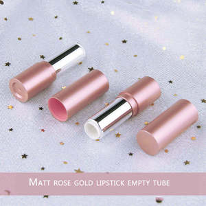 Tube de rouge à lèvres cylindrique en plastique noir et or rose, moulé par injection, de haute qualité, vide, estampé à chaud, pour emballage de baume à lèvres - Product Image 5
