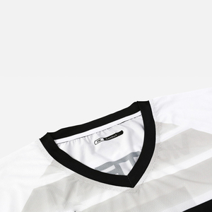 Ensemble d'uniformes de football d'été respirants et à séchage rapide de haute qualité, tendance du moment, avec logo personnalisé, manches courtes, 100 % polyester - Product Image 3