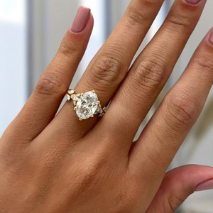 Bague florale en diamant de laboratoire de haute qualité, 3,02 carats, taille ovale, or jaune 14 carats, bijoux de mariage et de fiançailles pour les mariées - Product Image 2