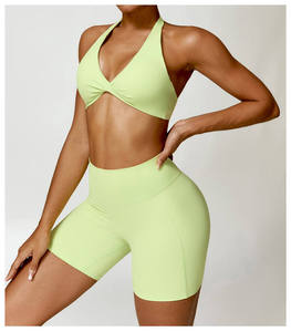 Ensemble de yoga sans couture pour femme : brassière rose à dos croisé et short taille haute, maintien élevé, couleur unie, logo frontal - Product Image 6