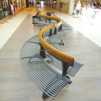 Banc de jardin incurvé de type moderne, en acier, avec dossier en bois, style antique, inhabituel, long, pour l'espace public