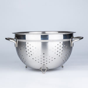 กระชอนโลหะสามารถใช้กับน้ำเดือดได้อย่างปลอดภัย เหมาะสำหรับการกรองเส้นพาสต้า บะหมี่ และผักร้อน - Product Image 5