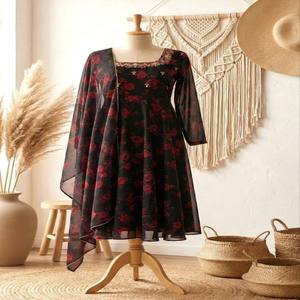 Robe en mousseline brodée VASTRA COTTAGE avec dupatta imprimé, entièrement doublée, coupe évasée, tenue élégante pour fêtes et occasions festives - Product Image 2