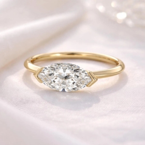 Bague Teardrop 2.00 CT en Moissanite taille Marquise en or jaune 14K, bague solitaire à griffes en V pour elle, bagues en or, OM GEMS - Product Image 3