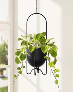 Pot de fleurs suspendu en rotin noir moderne avec chaîne pour une utilisation intérieure et extérieure - Product Image 4