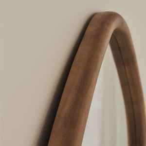 Espejo de pie con marco de madera vertical orgánico, forma asimétrica de arco suave, estilo shabby chic, hecho a mano, decoración ecológica para el hogar - Product Image 3