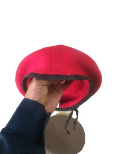 Chapeau de béret en laine unisexe de haute qualité Style extérieur personnalisé en gros de couvre-chef pour adultes Look formel pour le gouvernement de la Malaisie - Product Image 3