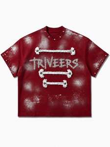 เสื้อยืดโอเวอร์ไซส์สีแดงวินเทจสำหรับผู้หญิงจาก Triveers ตกแต่งด้วยหมุดและดีไซน์ทำให้ดูเก่าแบบวินเทจ ผลิตจากผ้าฝ้ายพรีเมียมเนื้อหนา คุณภาพสูง สไตล์สตรีทแวร์สุดหรู - Product Image 5