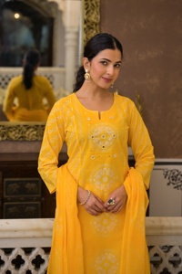 Ensemble Salwar Kameez en coton pour femmes avec imprimé numérique jaune, design Farsi, manches 3/4, longueur courte, tenue de soirée, style pakistanais - Product Image 2