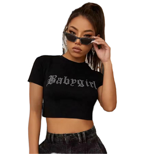 เสื้อครอปท็อปเด็กผู้หญิงสีดำประดับเพชรเทียม ปี 2026 สไตล์ Y2K ทรงเข้ารูป คอกลม แขนสั้น พิมพ์ลายกราฟิก แฟชั่นสตรีทแวร์ - Product Image 1