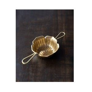 Coladores de té de alambre de latón dorado con mango largo, infusores de té metálicos tejidos a mano para filtro de té de hojas sueltas a bajo precio - Product Image 1