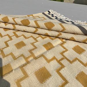 Alfombra Kilim de Tejido Plano Abstracto Hecha a Mano, Color Crema Mostaza, Reversible, Mezcla de Lana, Diseño Moderno y Ecológico con Patrón Escalonado - Product Image 2