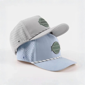 Gorra Snapback Estructurada Personalizada con Soporte para Tees en el Lado Derecho, Gorra de Golf Original con Cuerda, 5 Paneles, Agujeros Cortados con Láser y Logotipo de Parche de PVC de Goma Personalizado - Product Image 4