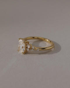 Anillo de Compromiso y Matrimonio Arin Eternity con Diamante Esmeralda Cultivado en Laboratorio IGI/GIA, Oro Blanco de 14k, Joyería Creada en Laboratorio para Mujer - Product Image 3
